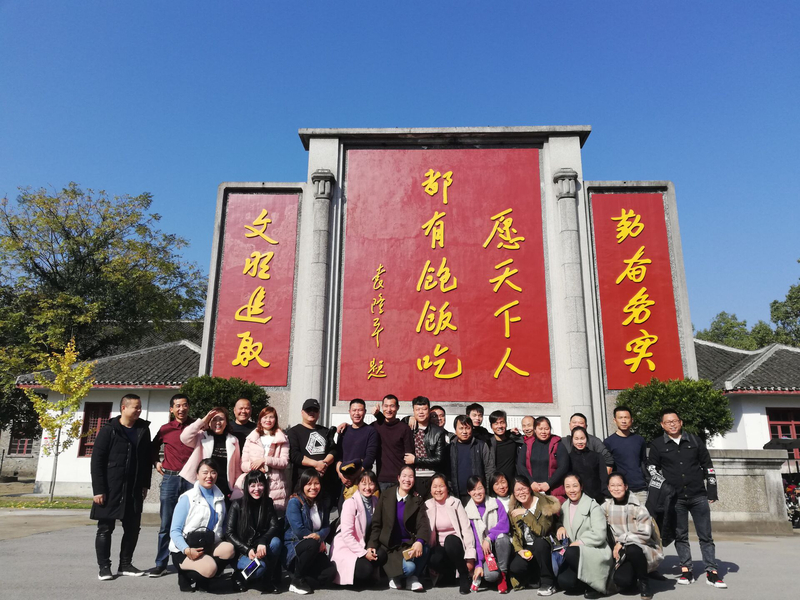 1543548318553007434.jpg 合影留念.jpg